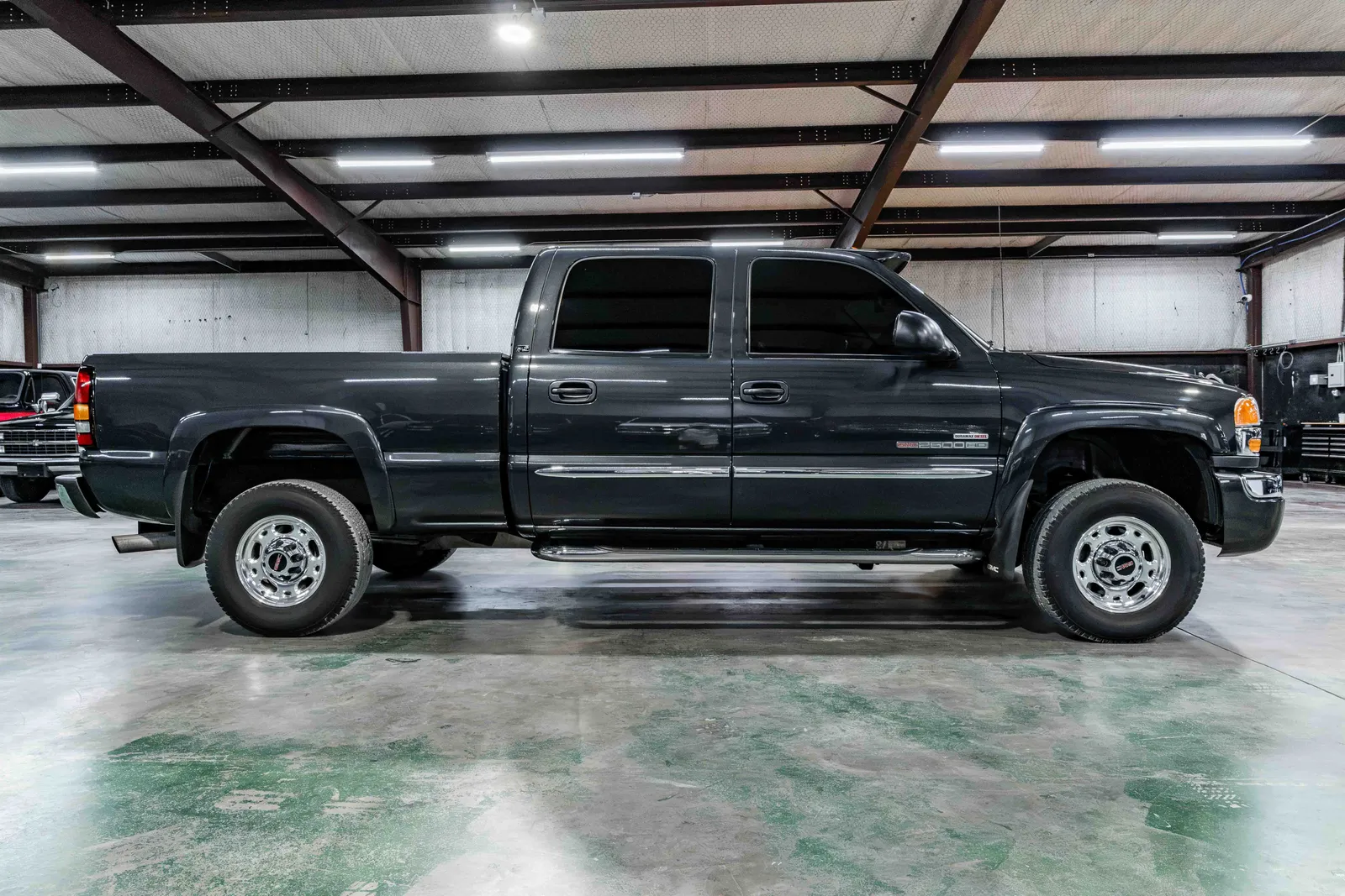  2004-GMC-Sierra-2500HD-Dark-Spiral-Gray-Metallic-184479-38.jpg